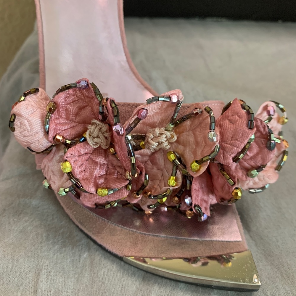 Luichiny pink flower sandals size 9